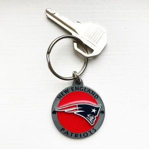 Cast metal & enamel New England Patriots keychain